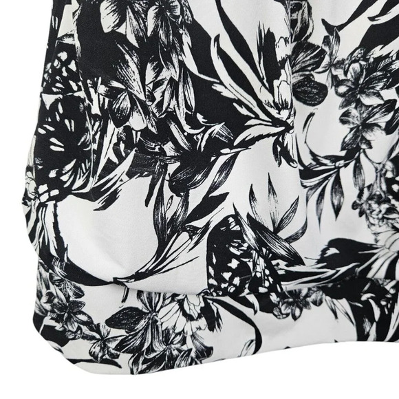 White House Black Market Tropical Print‎ Chain Detail Top Tank Size Medium - Picture 9 of 10